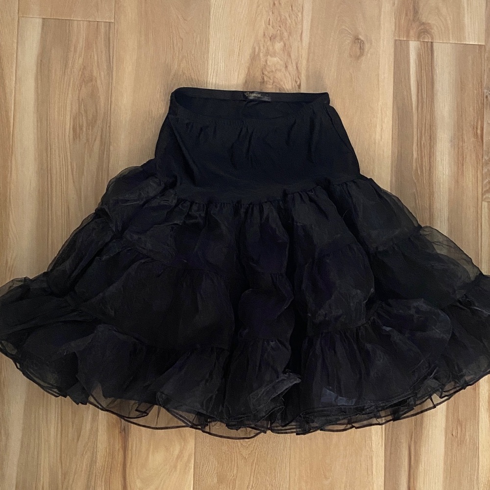Chic Black Layered Midi Skirt